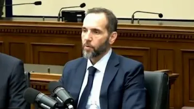 דזשעק סמיט באהויפטעט אז די ערשטע אמענדמענט האט נישט באשיצט טראמפ.