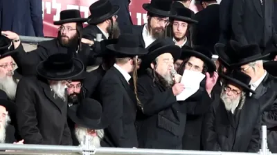 ווידיאו: הרה"ק רבי יעקב מאיר שעכטער שליט"א טרעט אויף ביים עצרת קעגן די גזירת הגיוס 