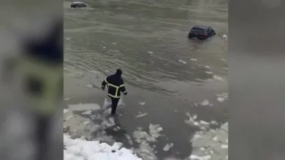 מען ראטעוועט קארס פארכאפט אין אייז