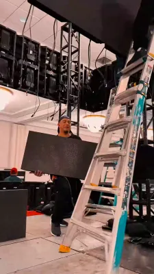 א בליק אויף די צוגרייטונגען אינעם  גרויסארטיגן צדק קאמפיין הויפטקוואטיר