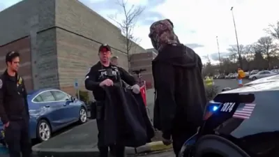 פאליציי קויפט ווארעמע קליידער פאר א האומלעס