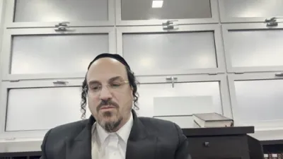 א הערליכע מעשה "אם אתה משמח את שלי אני משמח את שלך" - דורך הרב אליהו שווארץ ביים שיעור פון עמוד היומי דרשו -פסחים דף פ"ה