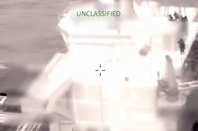 די אמעריקאנע קאוסט גארד און מארינס האבן געכאפט נאך א ווענעזועלא אויל טאנקער