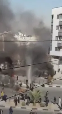 שיראז פלאקערט פון די פראטעסטן 