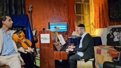 לכה דודי קרליבך מיט די גיטאריסט גבריאל שוראקי און נתן בורשטיין