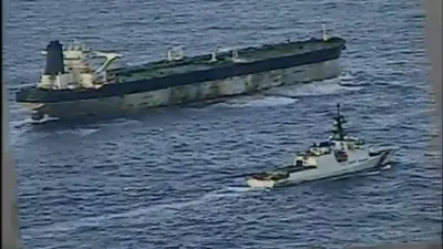 אמעריקאנער קאוסט גארד נעמט קאנטראל פון סאנקציאנירטן אויל טאנקער אין צפון אטלאנטיק.