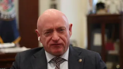 סענאטאר קעלי קעגן מילער'ס באמערקונגען וועגן איבערנעמען גרינלאנד.