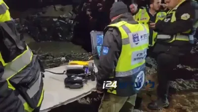 אין ירושלים זוכט מען א בחור פארלוירן ביי א טייך