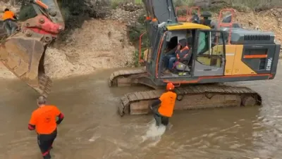 אין ירושלים זוכט מען א בחור פארלוירן ביי א טייך