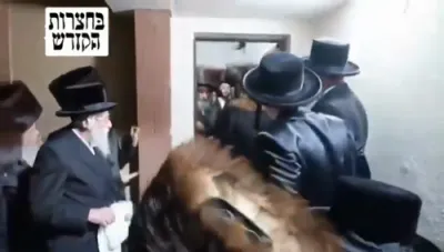 כ"ק אדמו"ר מצאנז שליט"א אויפן וועג קיין ניו יארק און ביים אנקומען 