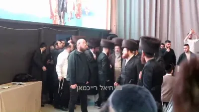 הרה"ק רבי יעקב מאיר שעכטער שליט"א ביים ערשיינען צום מעמד האדיר סיום ליקוטי הלכות שע"י כלל חסידי ברסלב בארה"ק וועלכע איז פארגעקומען אינעם געגאנטישע עוועניא זאל אין לוד