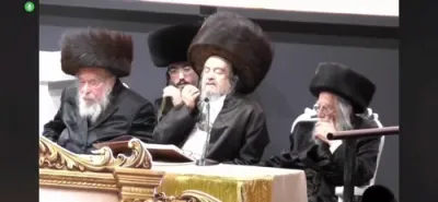 הרה"ק רבי יעקב מאיר שעכטער שליט"א ביים ערשיינען צום מעמד האדיר סיום ליקוטי הלכות שע"י כלל חסידי ברסלב בארה"ק וועלכע איז פארגעקומען אינעם געגאנטישע עוועניא זאל אין לוד