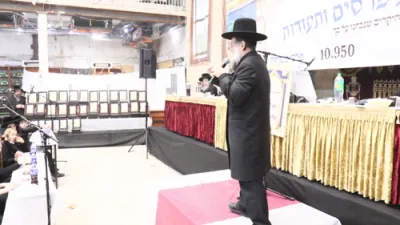 מעמד חלוקת פרסים אין ת"ת שומרי החומות בהשתתפות חברי הבד"ץ