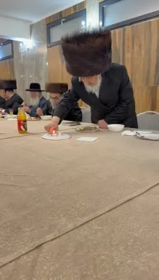 הערליכע שמועס דורך הרה"ג הרב אליהו שווארץ שליט"א איבער די שטארקע פעולות פונעם הייליגן רבי ר' מענדעל'ע מרימנוב זי"ע צו מרבה זיין פרנסה פאר איד'ס וועגן