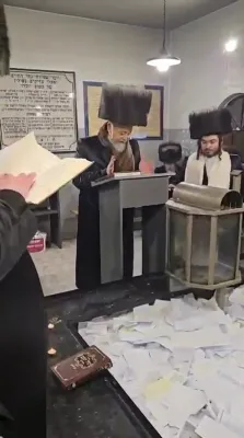 הערליכע שמועס דורך הרה"ג הרב אליהו שווארץ שליט"א איבער די שטארקע פעולות פונעם הייליגן רבי ר' מענדעל'ע מרימנוב זי"ע צו מרבה זיין פרנסה פאר איד'ס וועגן