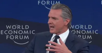 ניוסעם באשולדיגט טראמפ'ס טיעם אין אים נישט לאזן אויפטרעטן אין א אמעריקאנע געביידע אין דאוואס שווייץ 