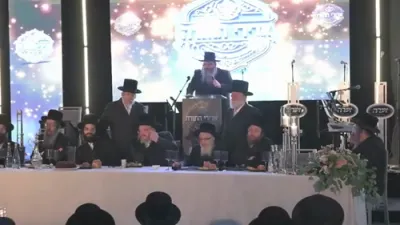 הרב אברהם מרדכי מלאך טרעט אויף ביים מעמד אדירי התורה בראשות הרה"צ מבעלזא שליט"א אין מאנטריאל