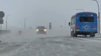 שווערע לאנדן אין די שניי אין ניו יארק 