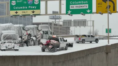 שניי סצענעס איבער אמעריקע און די וועלט