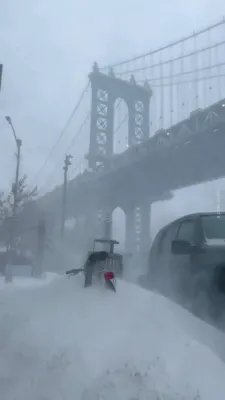 שניי סצענעס איבער אמעריקע און די וועלט