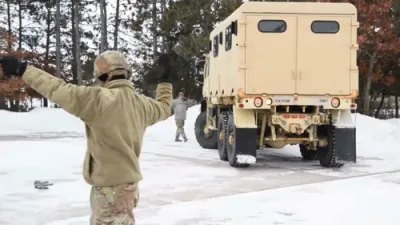 פרעזידענט טראמפ באפעלט 1,500 טרופן אין אקטיווע דינסט צו זיין גרייט נעבן מיניסאוטע 