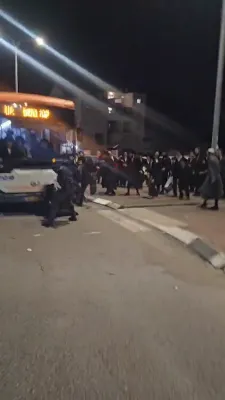 שטורעמישע פראטעסטן אין ארץ ישראל קעגן ניתוחי מתחם