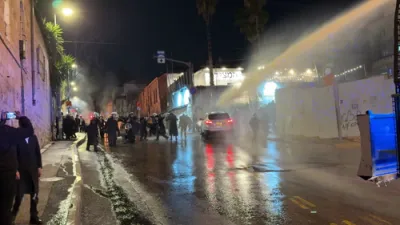 שטורעמישע פראטעסטן אין ארץ ישראל קעגן ניתוחי מתחם