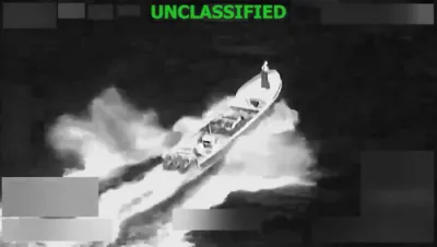 אמעריקאנער כוחות אטאקירן צילן אויף א דראג-שיף אויף באקאנטע שמוגלער-רוט