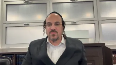 א הערליכע מעשה "וויתרה על העולם הבא כדי להאכיל את בעלה הצדיק - דורך הרב אליהו שווארץ ביים שיעור פון עמוד היומי דרשו -פסחים דף צ"ג