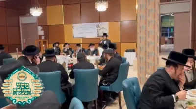 הערליכע מעמד סיום מסכת סוכה דורך די בני הכולל ד'קלוזש ביים דערהויבענעם מסע הקודש צום שטאט קלוזש לרגל היומא שהילולא מהרה"ק רבי יחזקאל רוטטער מקלוזש זצ"ל בראשות נכדו אבד"ק קלוזש שליט"א