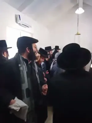 הערליכע מעמד סיום מסכת סוכה דורך די בני הכולל ד'קלוזש ביים דערהויבענעם מסע הקודש צום שטאט קלוזש לרגל היומא שהילולא מהרה"ק רבי יחזקאל רוטטער מקלוזש זצ"ל בראשות נכדו אבד"ק קלוזש שליט"א