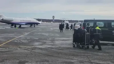 די פריוואטע פליגער פון כ"ק אדמו"ר מסאטמאר שליט"א הייבט זיך יעצט פונעם טיטערבארא לופטפעלד אויפן וועג קיין פלארידע ווי דער רבי שליט"א וועט זיך אויפהאלטן למנוחת הנפש ביז איבער שבת פ' יתרו הבעל"ט