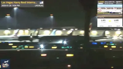 ווידיאו: בריטישע ערווייז פליגער פארלירט א רעדל בשעתן אויפשטייגן.