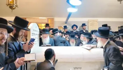 טיש לרגל הילולת הרה"ק רבי דוד מלעלוב זי"ע לעלוב פולין