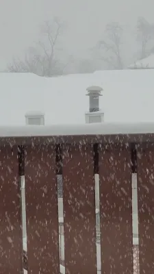 בילדער און ווידיאו: קרית יואל איז איינגעהילט אין שניי