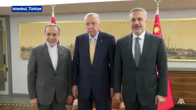 ערדואן טרעפט זיך מיטן איראנישן פרעמיער מיניסטער אראכטשי פרייטאג און דרינגט אויף מוסולמענער סאלידאריטעט.