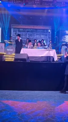 כ"ק אדמו"ר מוויזניץ לאנדאן שליט"א ביי כתיבת ס"ת פאר ארגון אחיינו