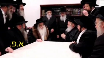 ווידיאו: כ"ק אדמו"ר מצאנז שליט"א באזוכט ביי כ"ק אדמו"ר מבאבוב שליט"א 