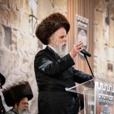 העכסט אינטעסאנטע פייערדיגע דרשה פונעם אורח הכבוד הגה"צ רבי אפרים וואקסמאן שליט"א ראש ישיבת מאור יצחק ביים יערליכן דינער לטובת כולל חיבת ירושלים אין מאנסי