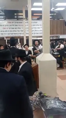 פארשוין געכאפט טאנצן אין 770  א וואך פאר ער האט צופליקט חב"ד טירן.