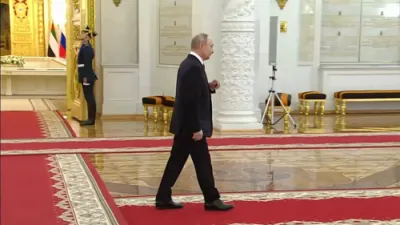 פוטין באגריסט דעם פרעזידענט פון די פאראייניגטע אראבישע עמיראטן אין קרעמלין