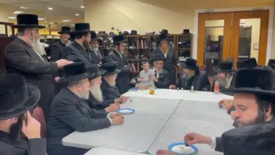 כ"ק אדמו"ר מבאבוב 45 שליט"א ביי לחיים נאך קידוש לבנה אין סקאטסדעיל אריזאנע 