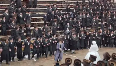 מצוה טאנץ פון כ"ק אדמו"ר ממאשלוי שליט"א ביים חתונה פון א אייניקל 