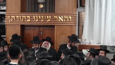 כ"ק גאב"ד ירושלים שליט"א איז מספיד הגאון הצדיק רבי אליקים שלעזינגער זצ"ל 