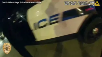 א פארדעכטיגטער אפפערט צו קויפן אפיצירן א מאלצייט נאך וואס ער איז געכאפט געווארן.