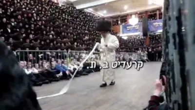 ווידיאוס פון שמחת החתונה בחצר הקודש סאטמאר 