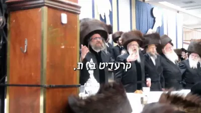 ווידיאוס פון שמחת החתונה בחצר הקודש סאטמאר 