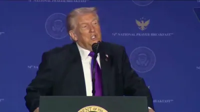 פרעזידענט טראמפ באשיצט סטודענטן'ס רעכט צו דאווענען 