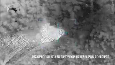 צה"ל אטאקירט חיזבאללה וואפן פלעצער איבער לבנון.