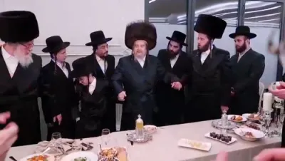 הרה"ק רבי יעקב מאיר שעכטער שליט"א ביי א בר מצוה פון א אור אייניקל 